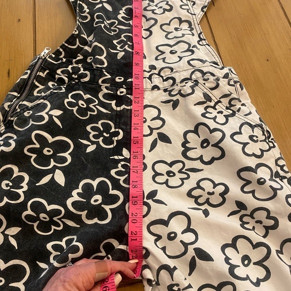 Forever21 Women’s Overalls Black White Flowers Festival S-M - Picture 5 of 13